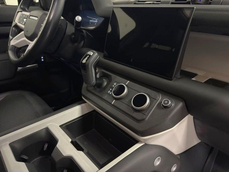 Land Rover Defender 3.0D I6 200 110 X-Dynamic SE AWD auto.