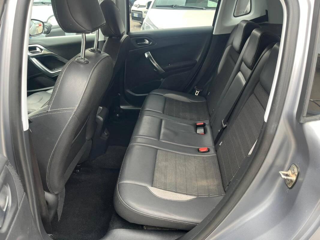 Peugeot 2008 1.6 bluehdi Black Matt 100cv