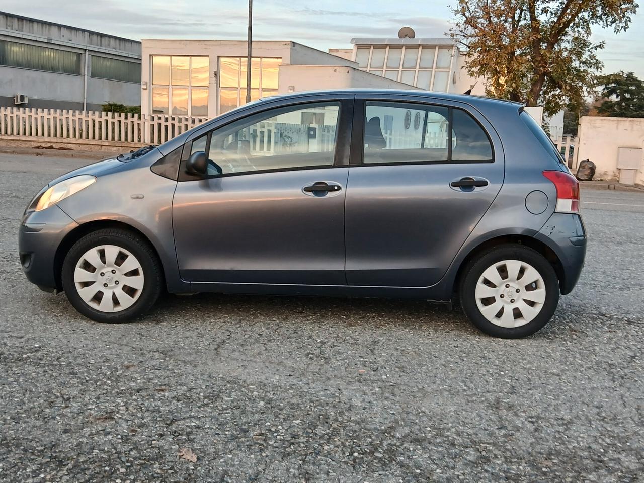 Toyota Yaris 1.0 5 porte