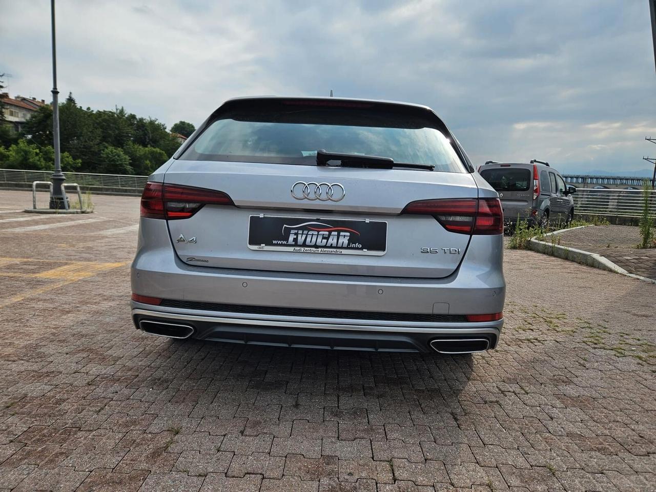 Audi A4 Avant 2.0 TDI 150 CV S tronic S line edition