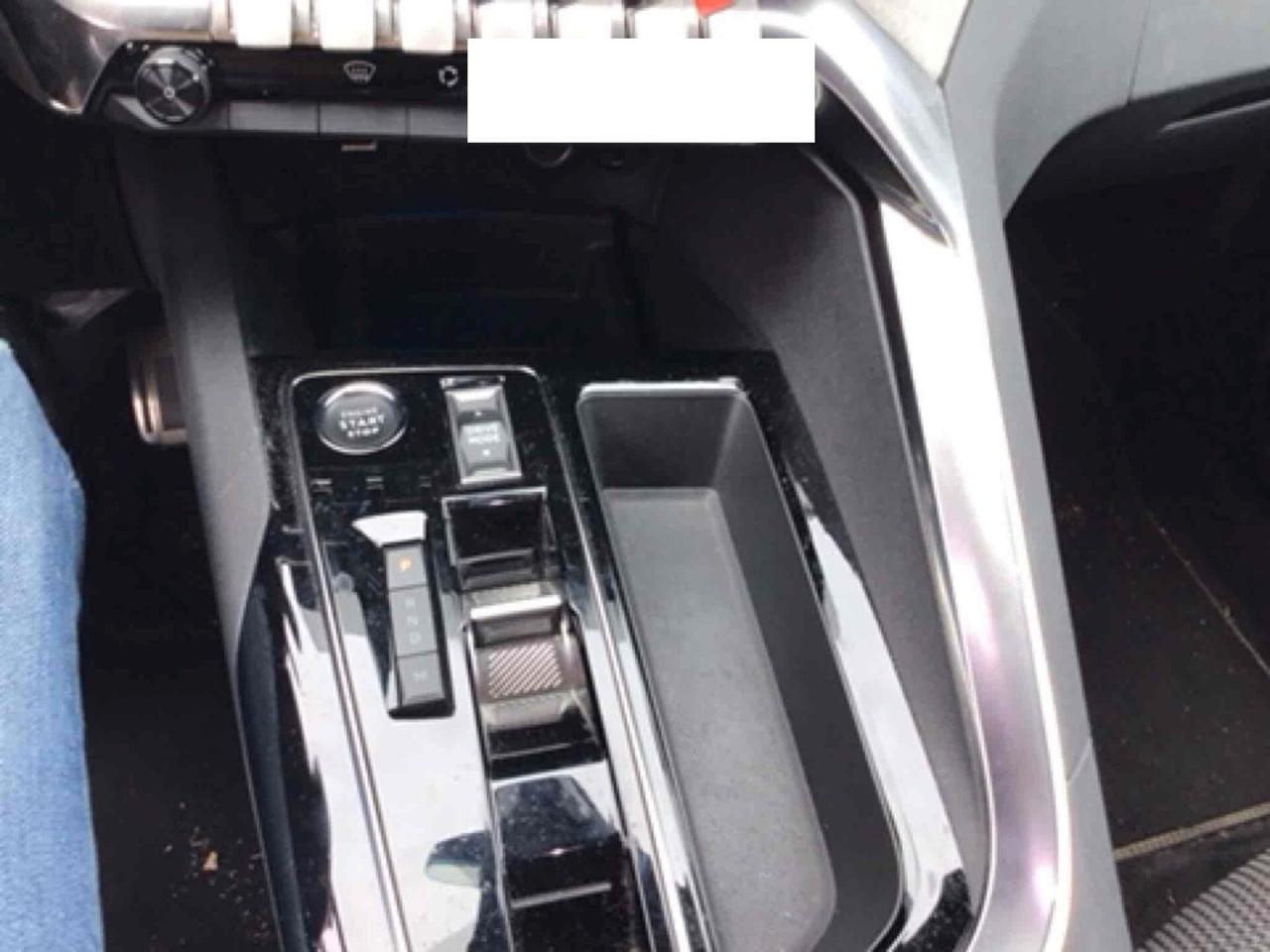 PEUGEOT 5008 1.5 BLUEHDI 131CV EAT8 SeS 7POSTI GT ( FARI LED - I-COCKPIT - CRUISE - NAVI - MIRROR - SENSORI POST. - TELECAMERA POST. - CERCHI 18 )