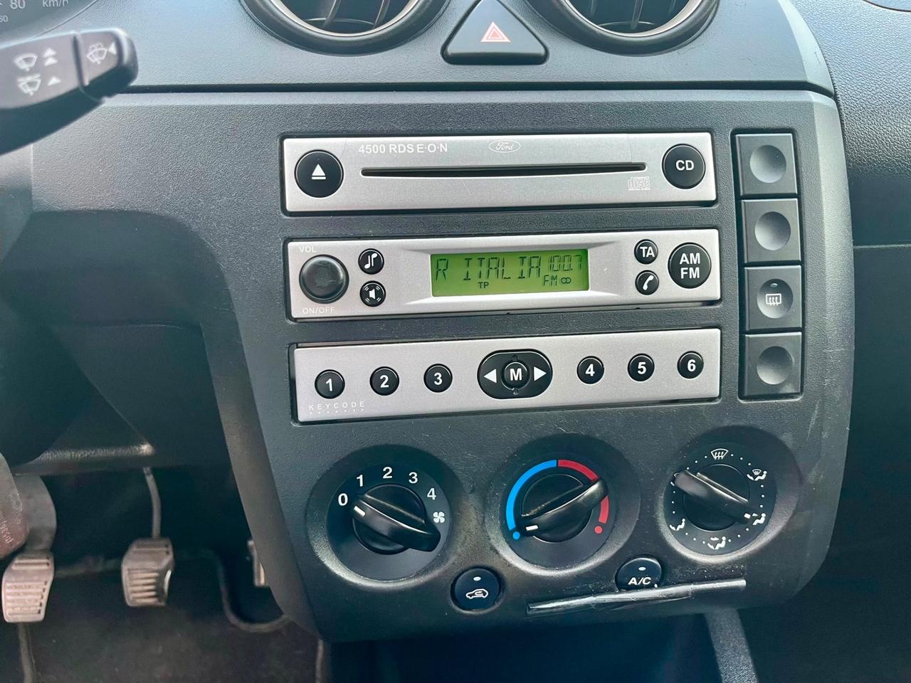 Ford Fiesta 1.2benz 2004 104.000km per neopatentati