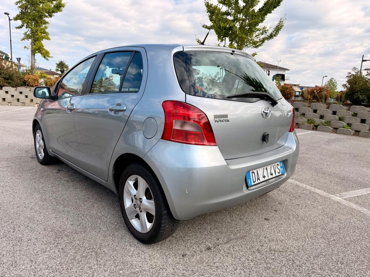 Toyota Yaris 1.3 5 p NAVI 2A SERIE