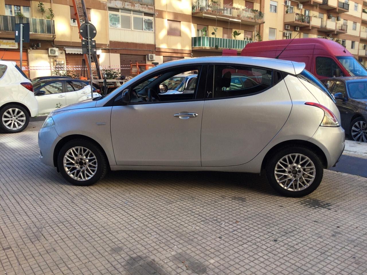 Lancia Ypsilon 1.2 69 CV 5 porte Gold