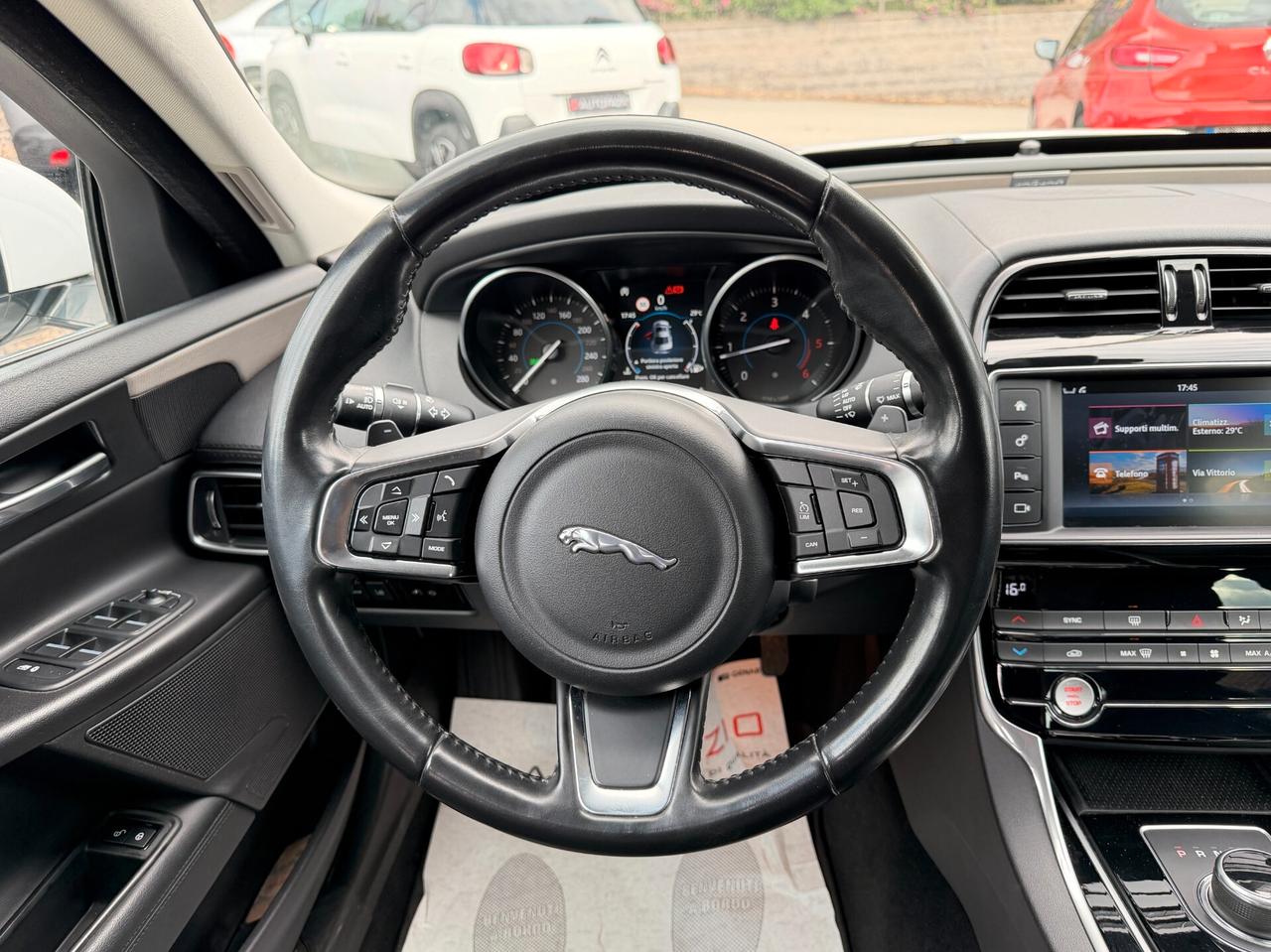 Jaguar XE 2.0 D 180 CV AWD aut. HSE