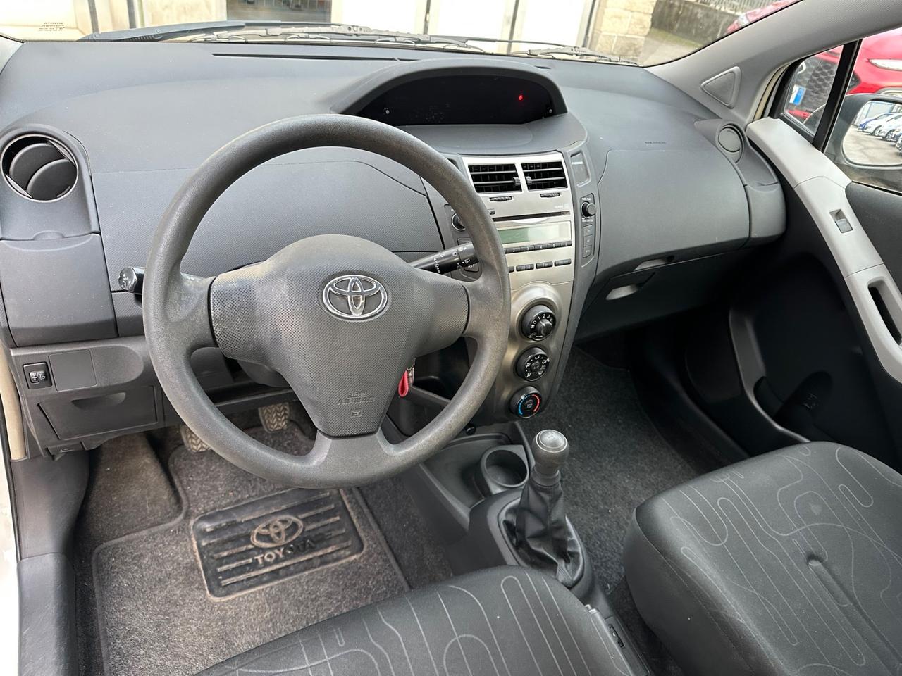 Toyota Yaris 1.0 5p. Now - 2011 - 109.000km Neop.
