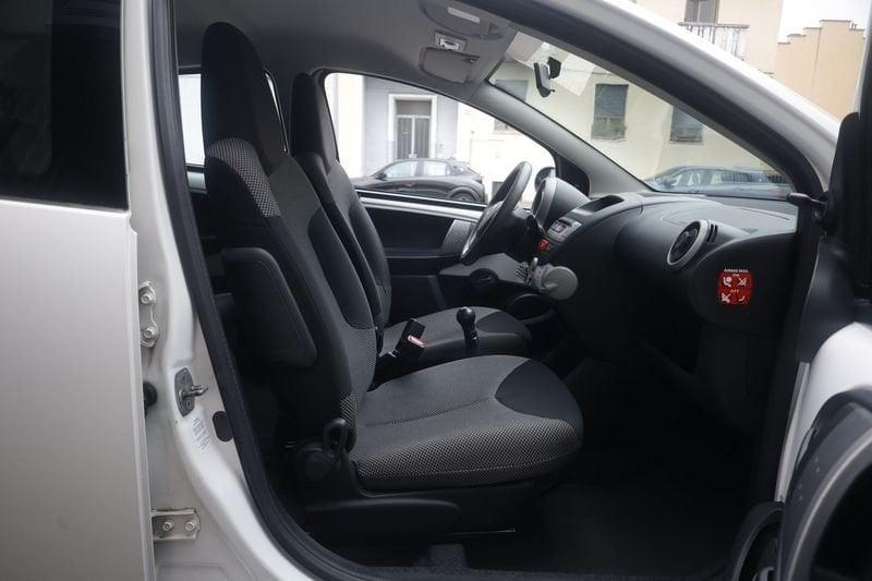 Toyota Aygo Toyota Aygo 1.0 VVT-i Active Connect 50KW ANNO 2013