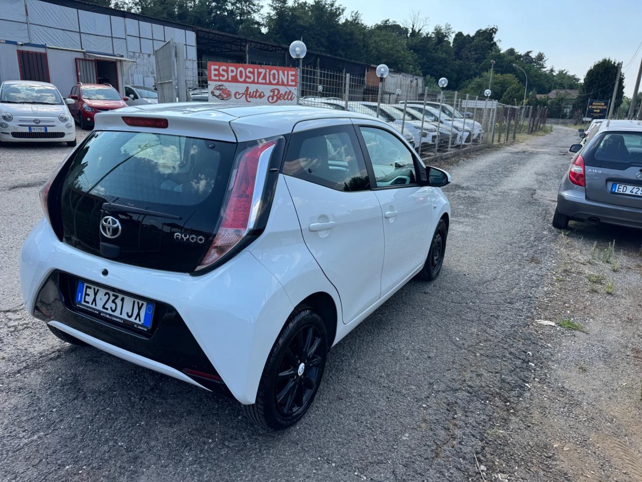 Toyota Aygo 1.0 VVT-i 69 CV 5 porte x-clusiv MMT