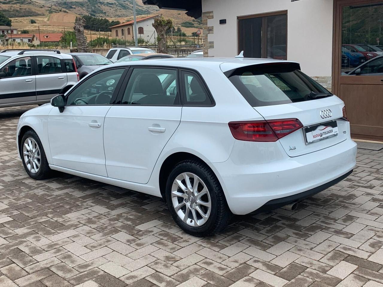 Audi A3 1.6 TDI 110 CV Attraction 2015