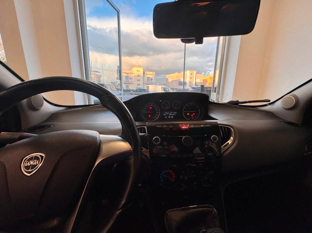 Lancia Ypsilon 1.2 8v Silver 69cv