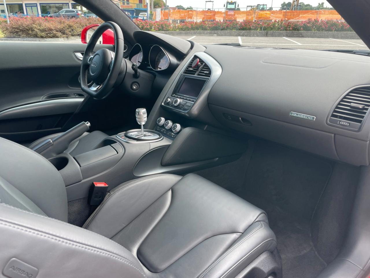 Audi R8 4.2 V8 Cambio MANUALE