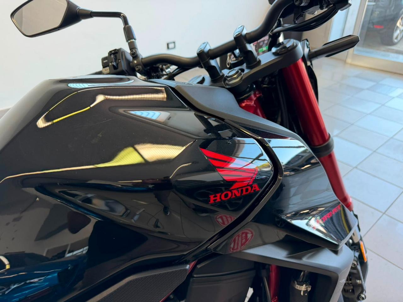 Honda Hornet 750 SOLO 1.000 KM PARI AL NUOVO