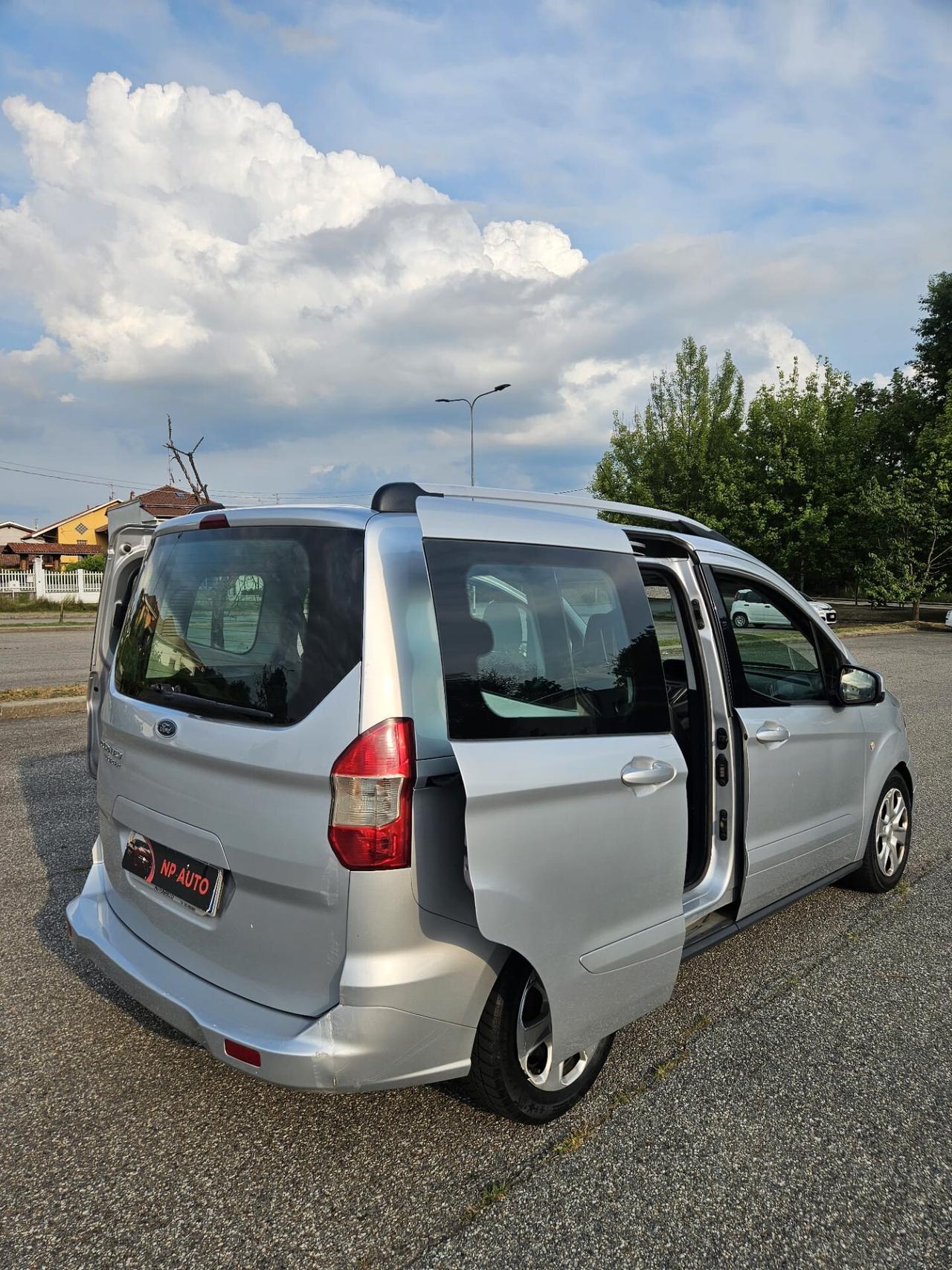 Ford Tourneo Courier 1.5 Titanium