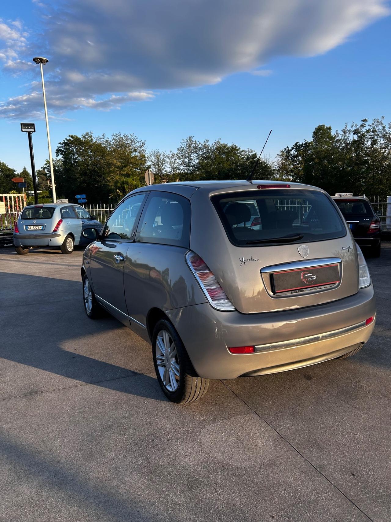 Lancia Ypsilon 1.3 MJT 75 CV Argento