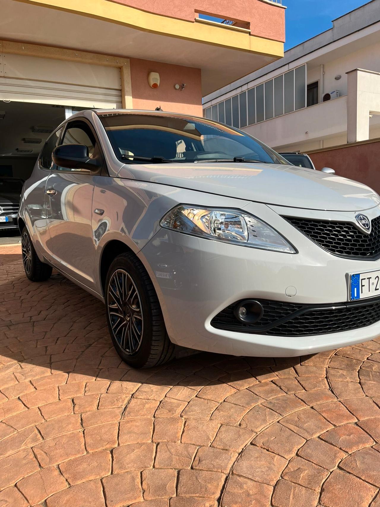 Lancia Ypsilon 1.2 69 CV 5 porte GPL Ecochic Gold