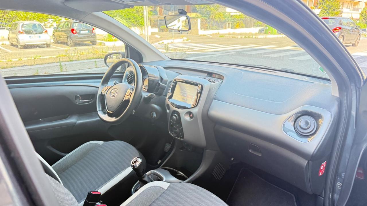 Toyota Aygo 1.0 VVT-i 72 CV 5 porte x-play LED NAVI CAR PLAY KAMER PDC BLUETOOTH CERCHI 16
