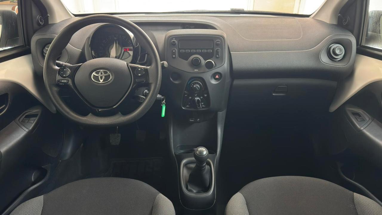 Toyota Aygo Connect 1.0 VVT-i 72 CV 5 porte x-fun