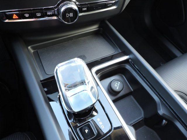 VOLVO XC60 B5 (benzina) AWD ULTRA DARK AUTOMATICA AZIENDALE