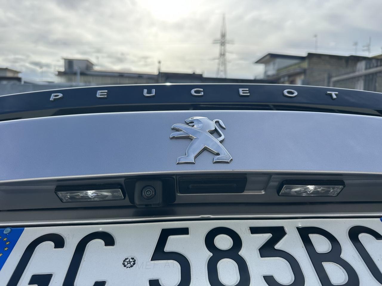 Peugeot 2008 BlueHDi 100 Active Pack Retrocamera