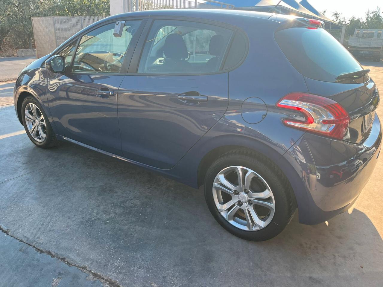 Peugeot 208 1.4 HDi 68 CV 5 porte Allure