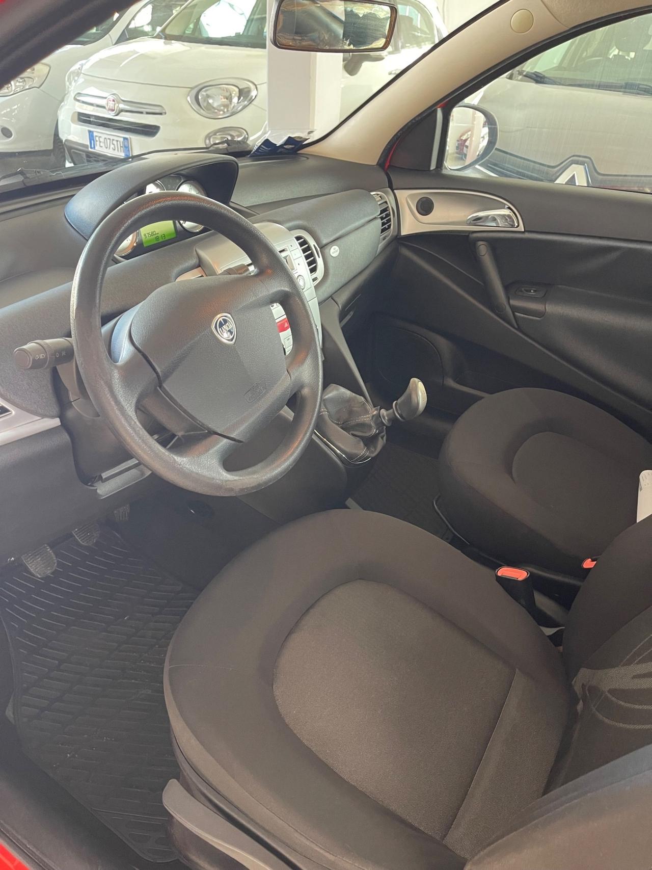 Lancia Ypsilon 1.2 69 CV Unyca