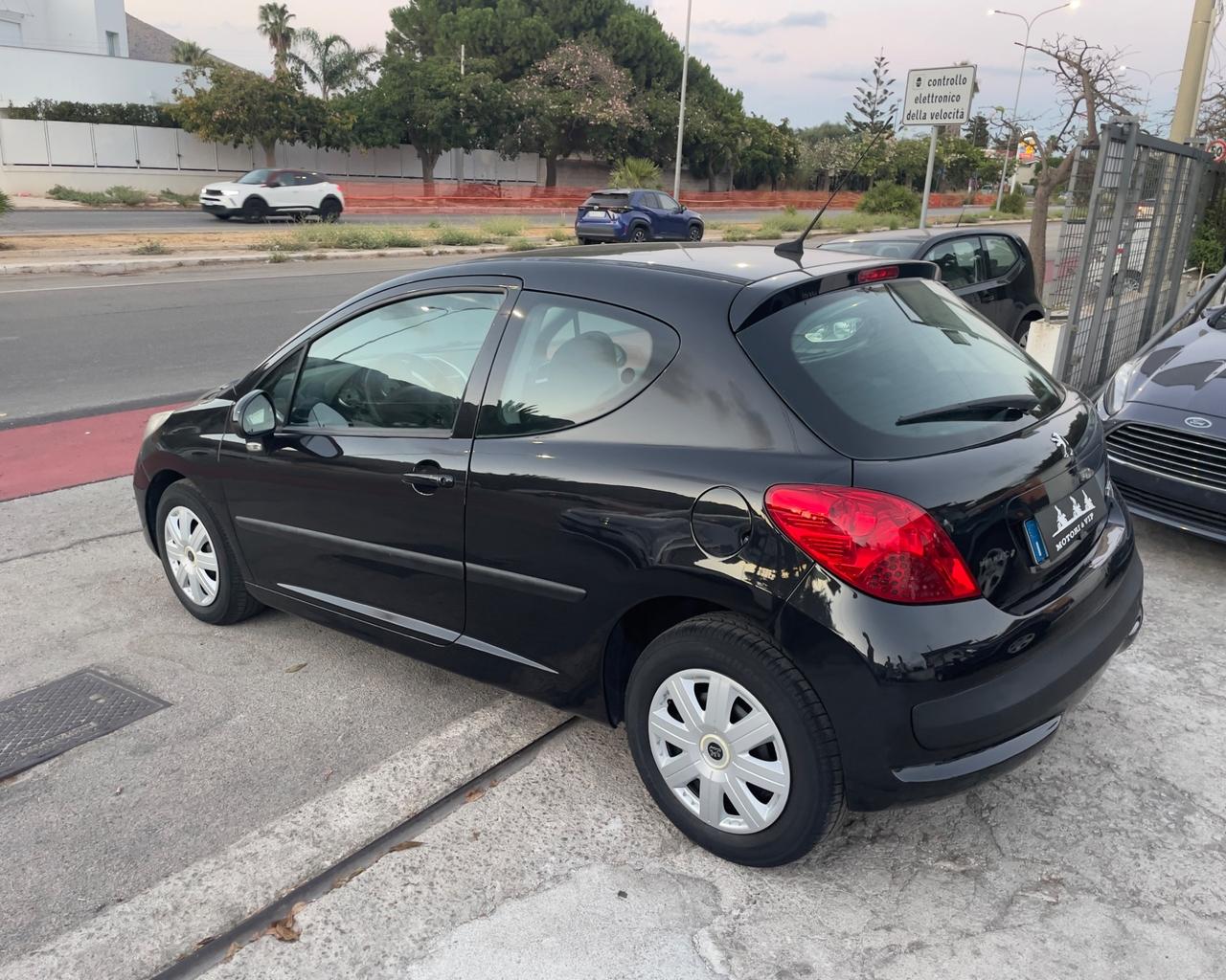 Peugeot 207 1.4 8V 75CV 3p. Energie