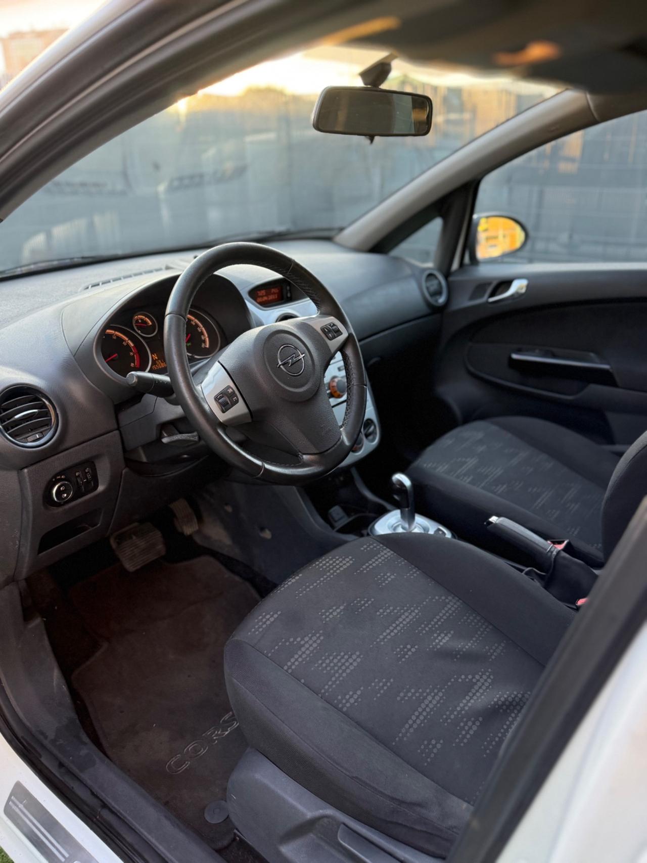 Opel CORSA 1.2 BENZINA AUTOMATICA NEOPATENTATI