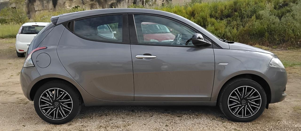 Lancia Ypsilon 1.0 FireFly 5 porte S&S Hybrid UnYca