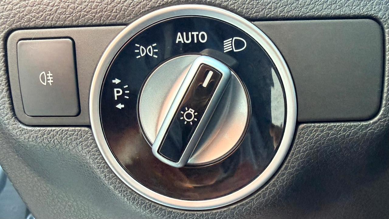 MERCEDES-BENZ GLA 180 1.6 PREMIUM 122CV - FULL LED
