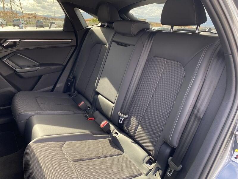 Audi Q3 SPB S Line interno ed esterno 2.0 TDI 150CV S-Tronic 35
