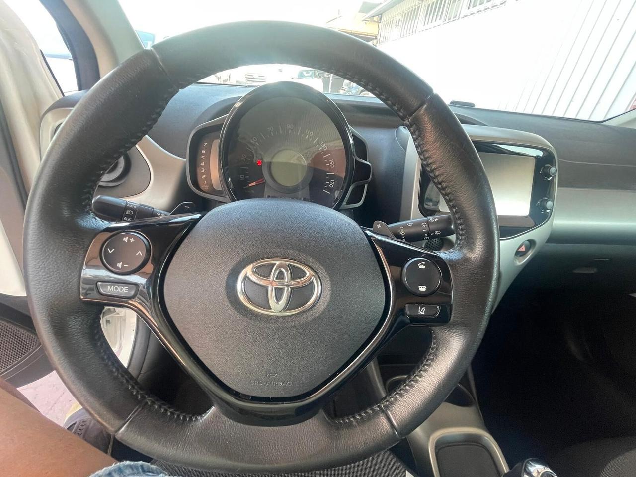 Toyota Aygo cerchi in lega automatica