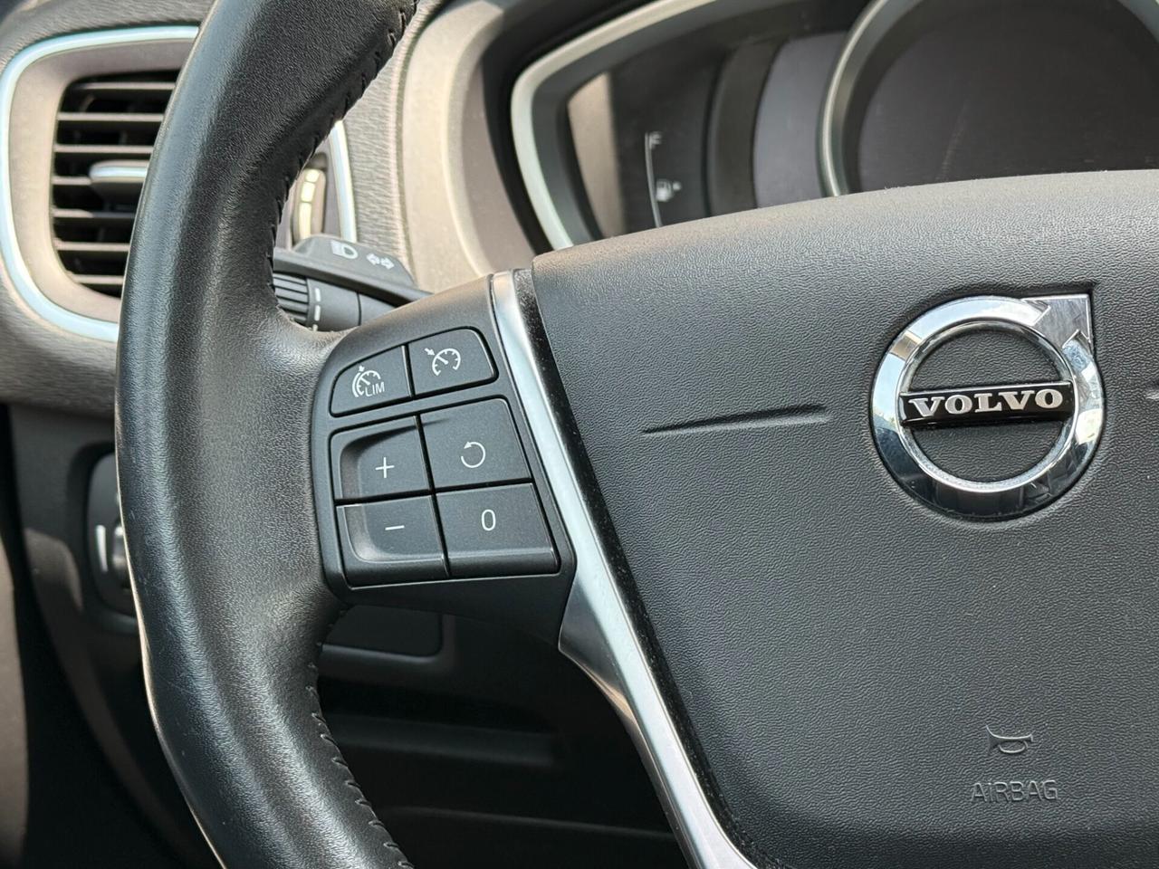 Volvo V40 T2 Momentum
