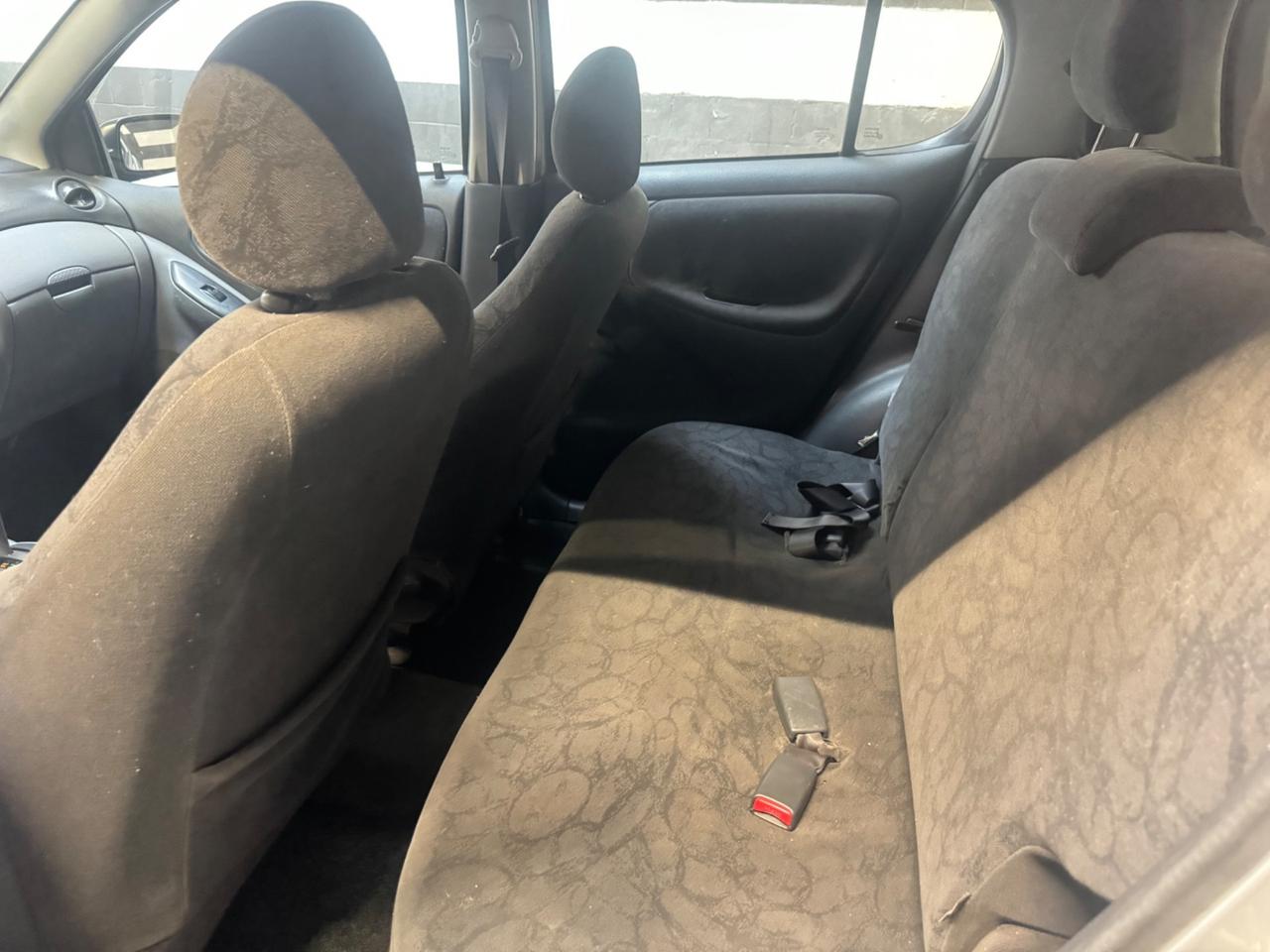 Toyota Yaris 1.3i 16V cat 5 porte Sol