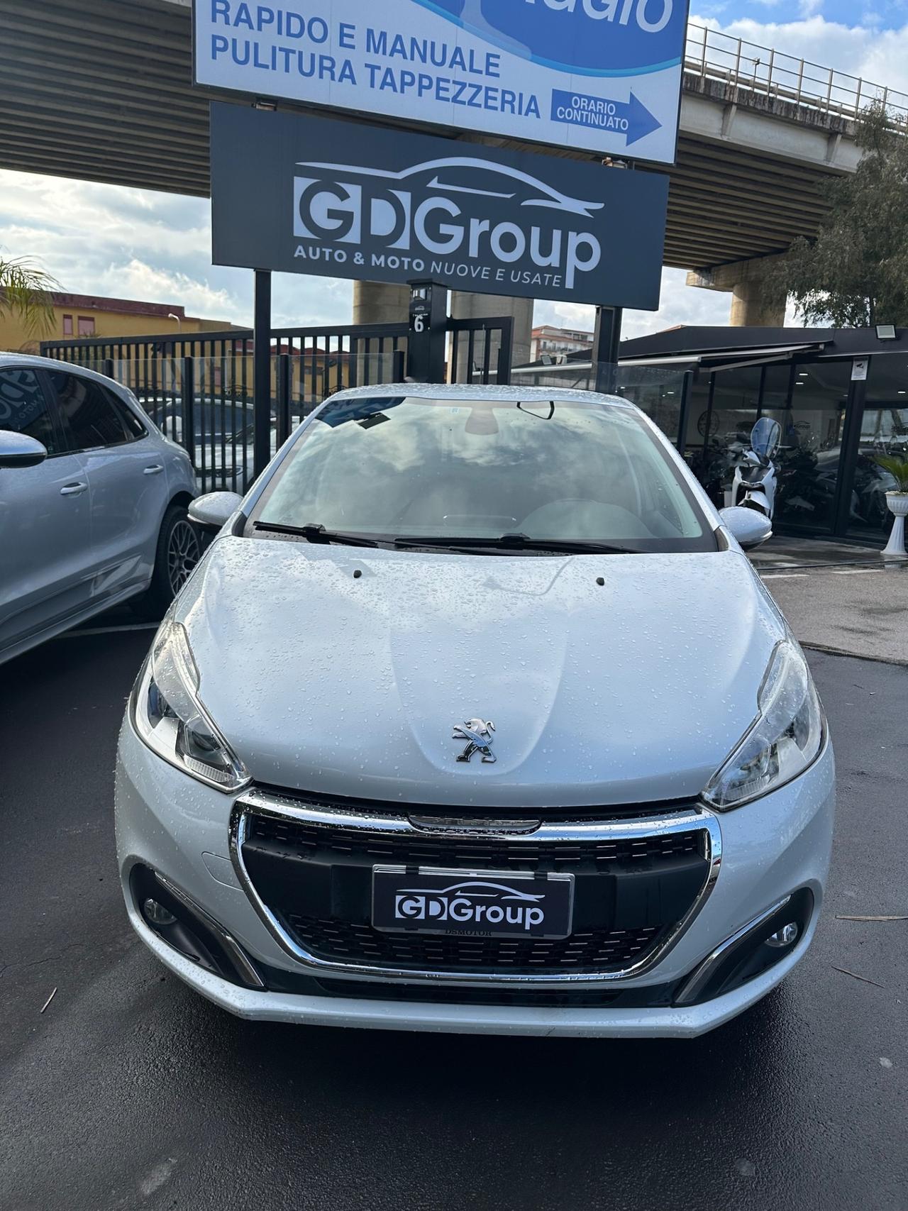 Peugeot 208 PureTech 82 5 porte Signature