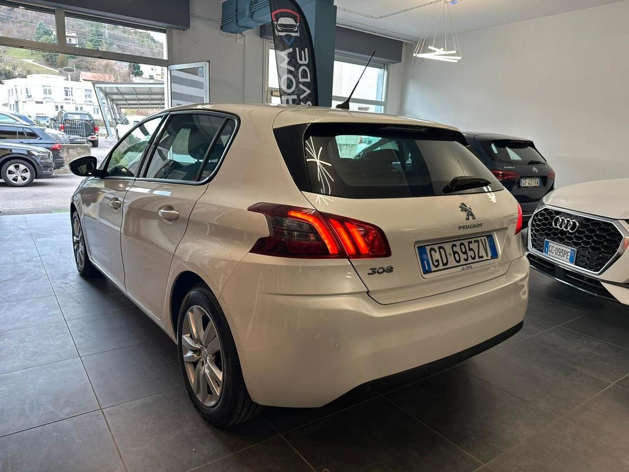 Peugeot 308 BlueHDi 130 S&S Active Business 2021