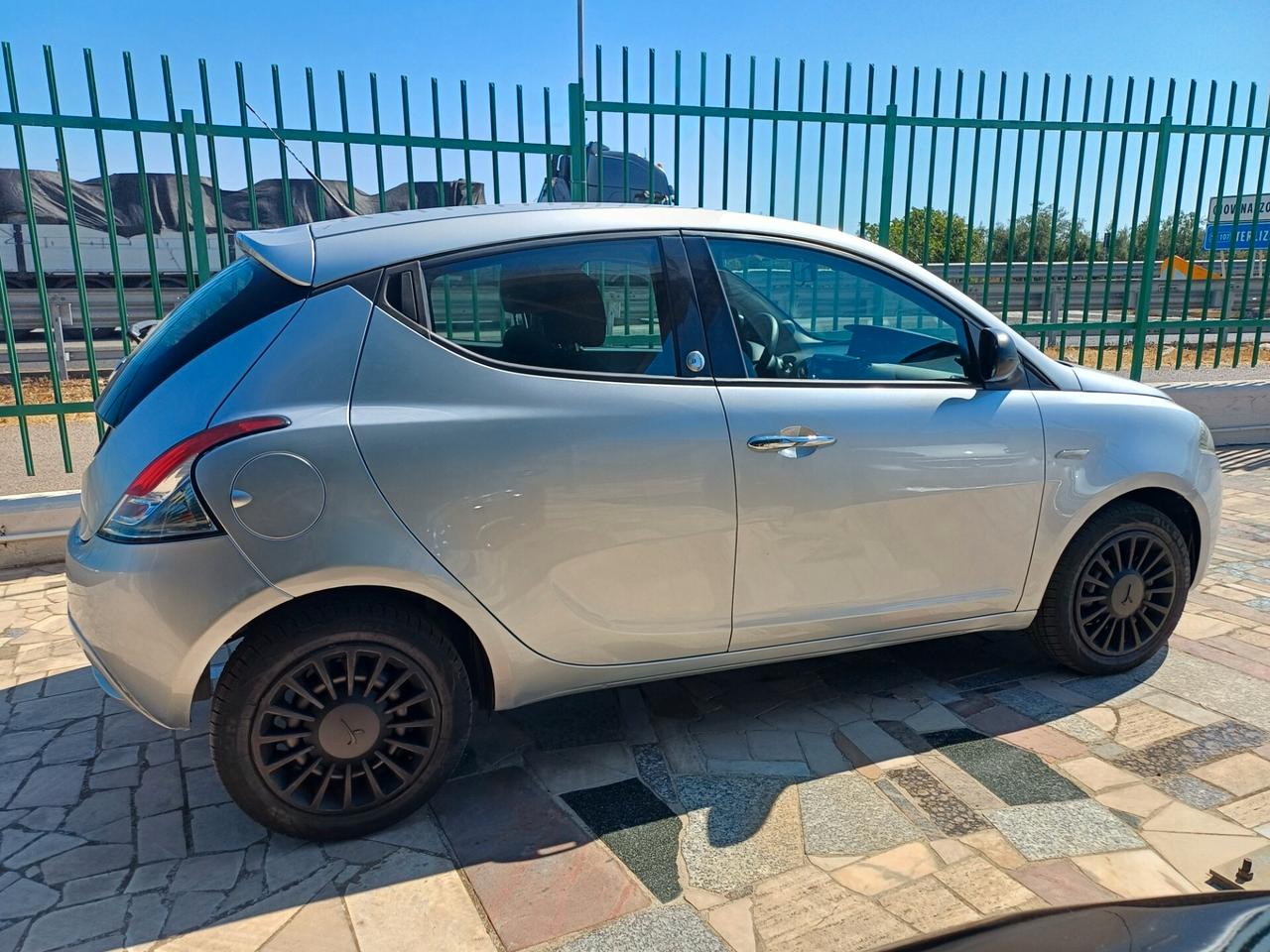Lancia Ypsilon 1.2 69 CV 5 porte GPL Ecochic Silver