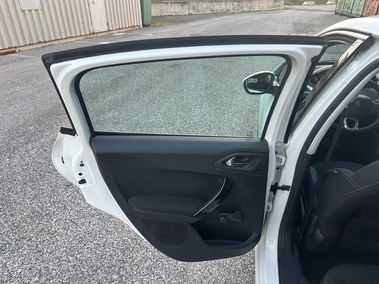 Peugeot 208 1.4 HDi 68 CV 5 porte Access