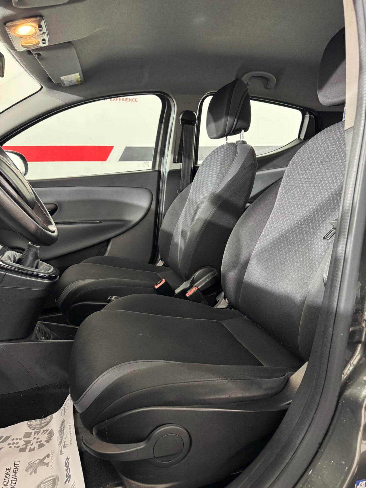 Lancia Ypsilon 1.2 69 CV 5 porte Platinum