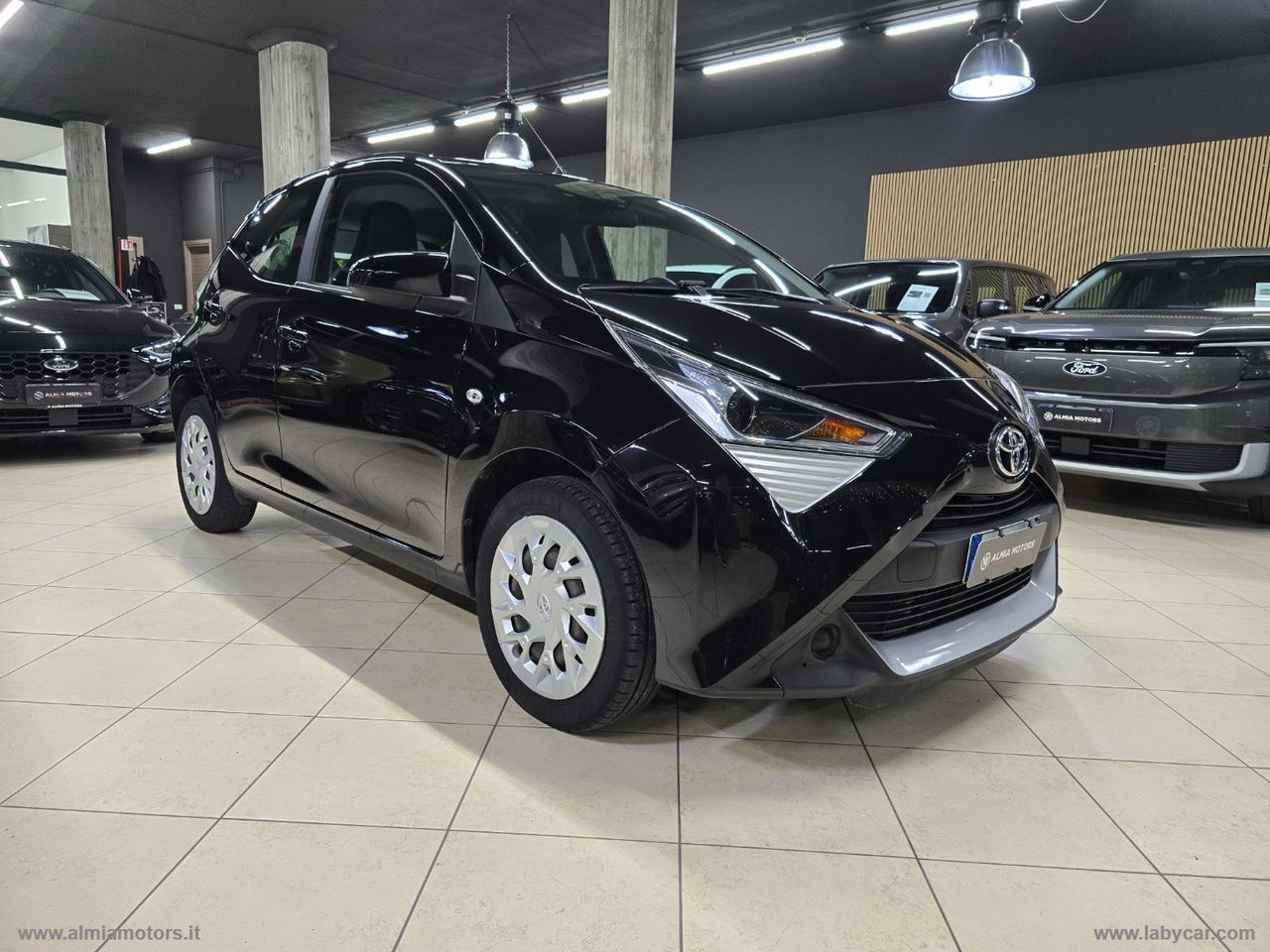 TOYOTA Aygo Connect 1.0 VVT-i 72 CV 5p. x-play