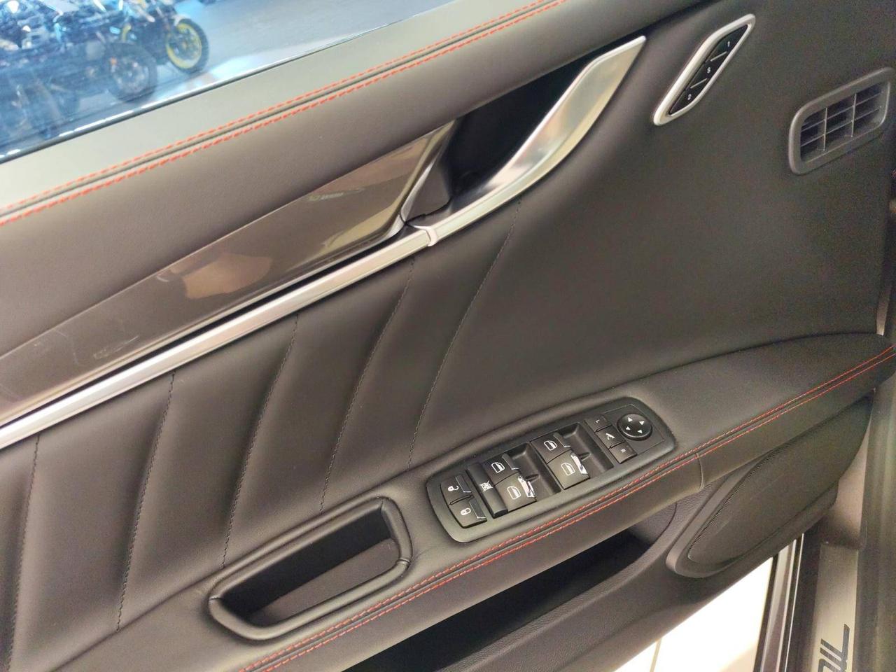 Maserati Ghibli Gransport 330cv