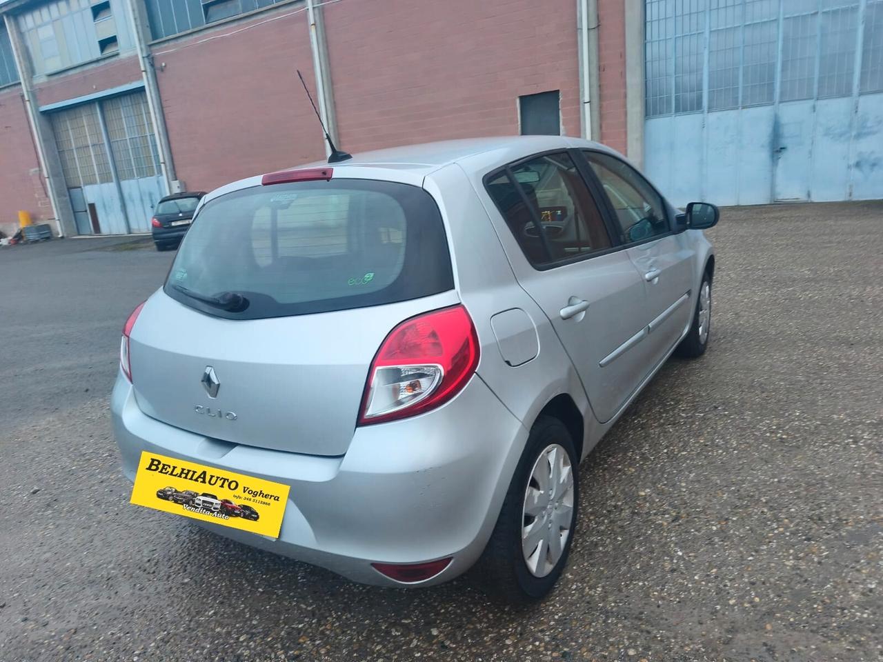 Renault Clio 2011----1.5 Diesel Neopatentati