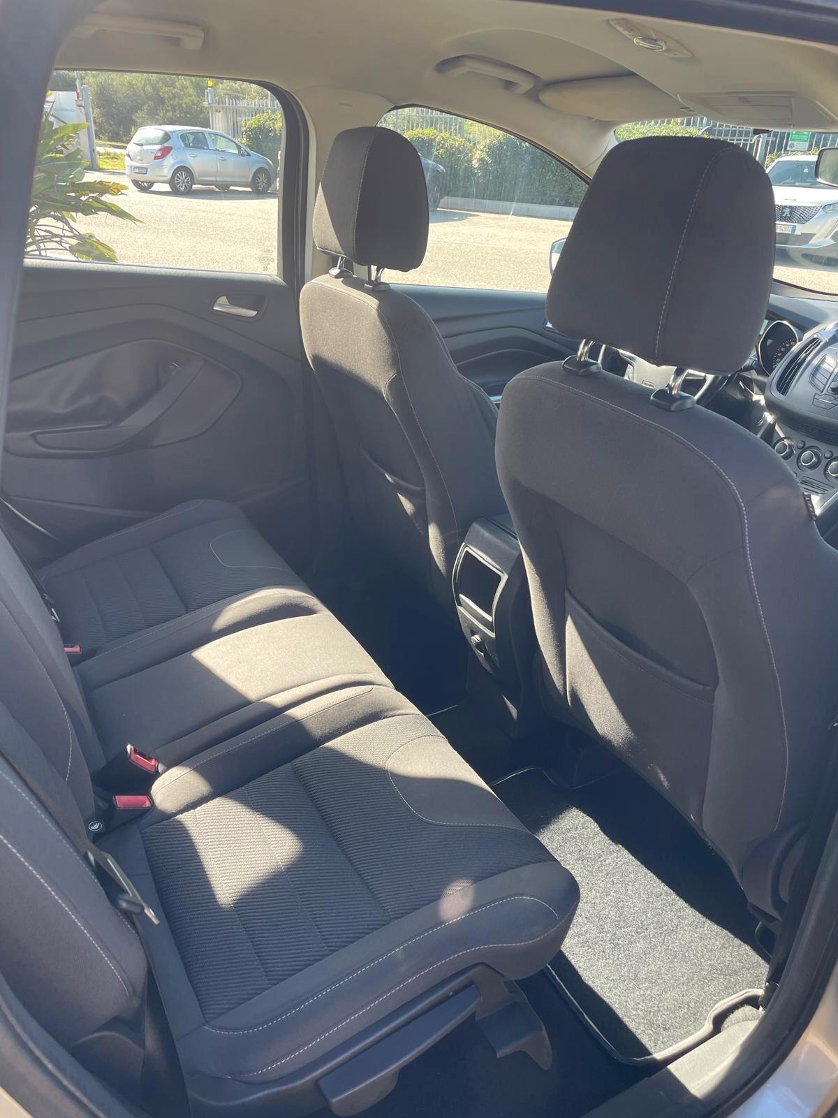 Ford Kuga 2.0 TDCI 140 CV 2WD Titanium