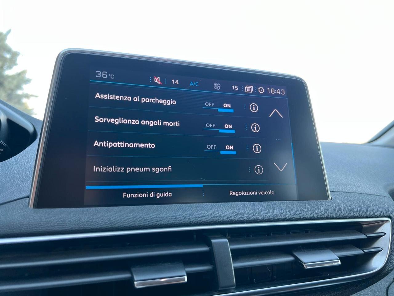 Peugeot 3008 PureTech Turbo 130 GT Line strafull