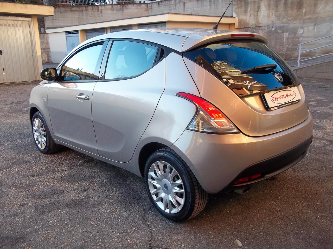 Lancia Ypsilon Gold 1.2 8v Ok neopatentati 5 posti Euro 5B