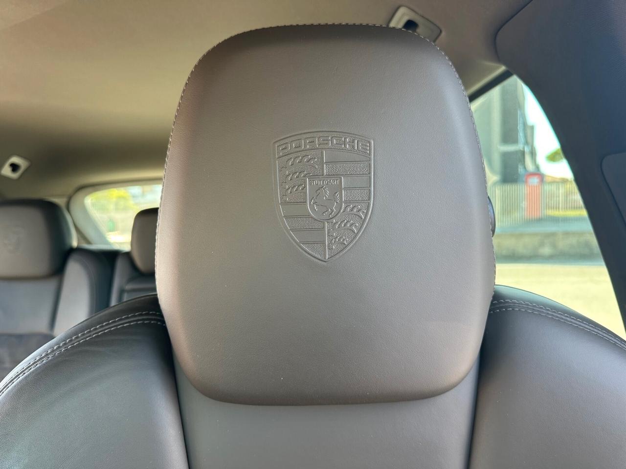 Porsche Cayenne 3.0 Diesel Platinum Edition /KM DOC/BOSE/CARPLAY