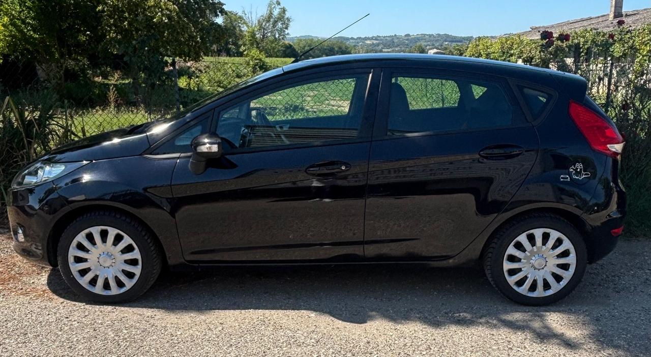 Ford Fiesta 1.4 16V 5p. Bz.- GPL Titanium Bs.