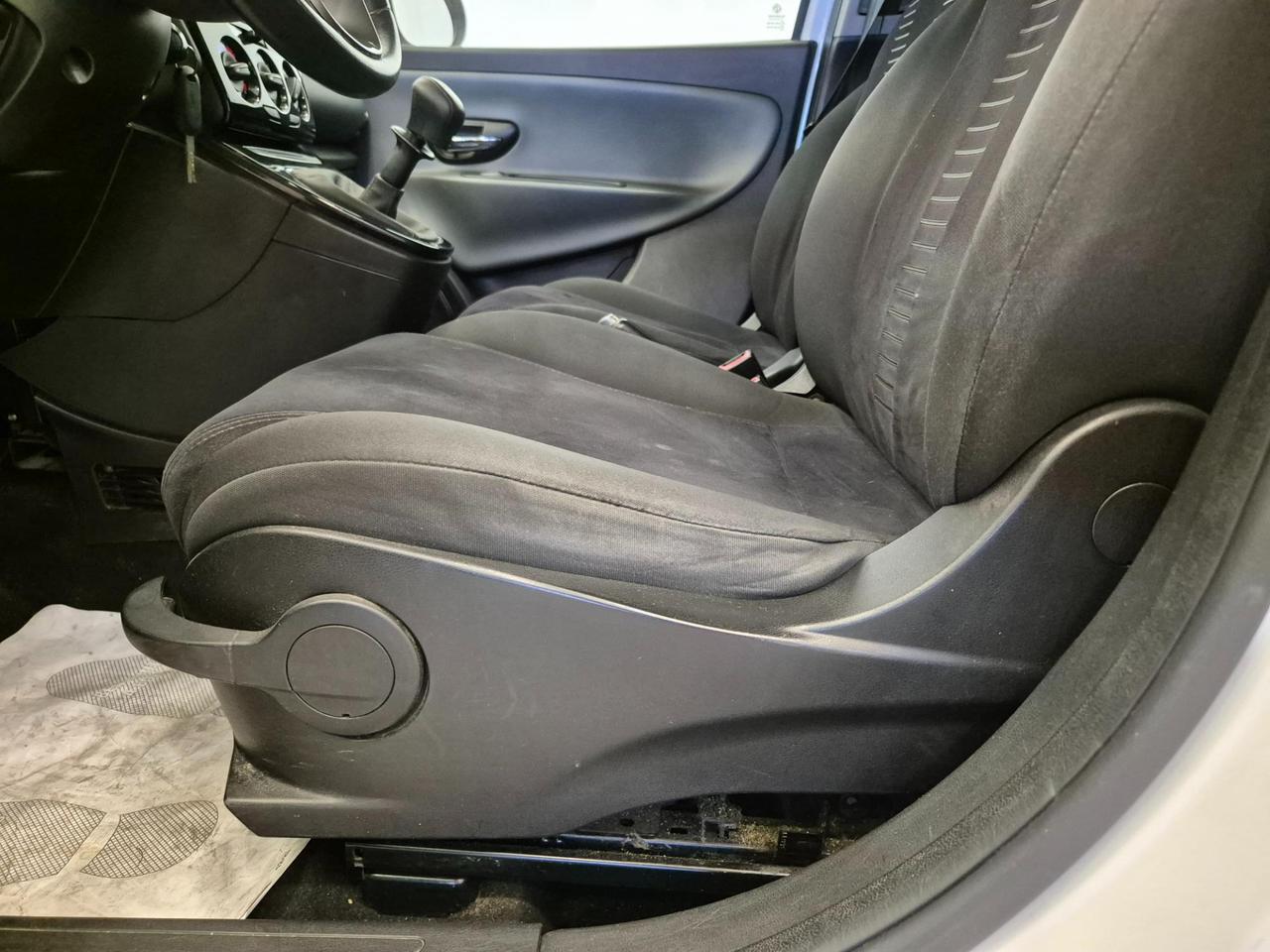 Lancia Ypsilon 5p 1.2 Silver 69cv - NEOPATENTATI - UNIPROPRIETARIO - Clima - Radio CD