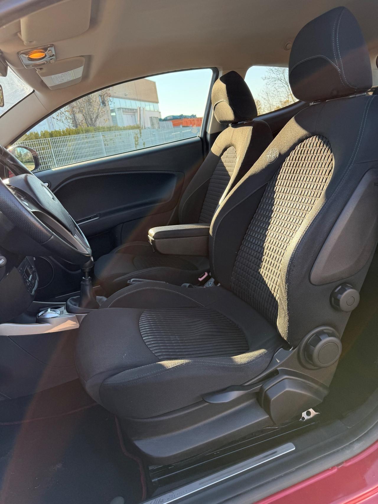 Alfa Romeo MiTo 1.6 JTDm 16V Distinctive Sport Pack