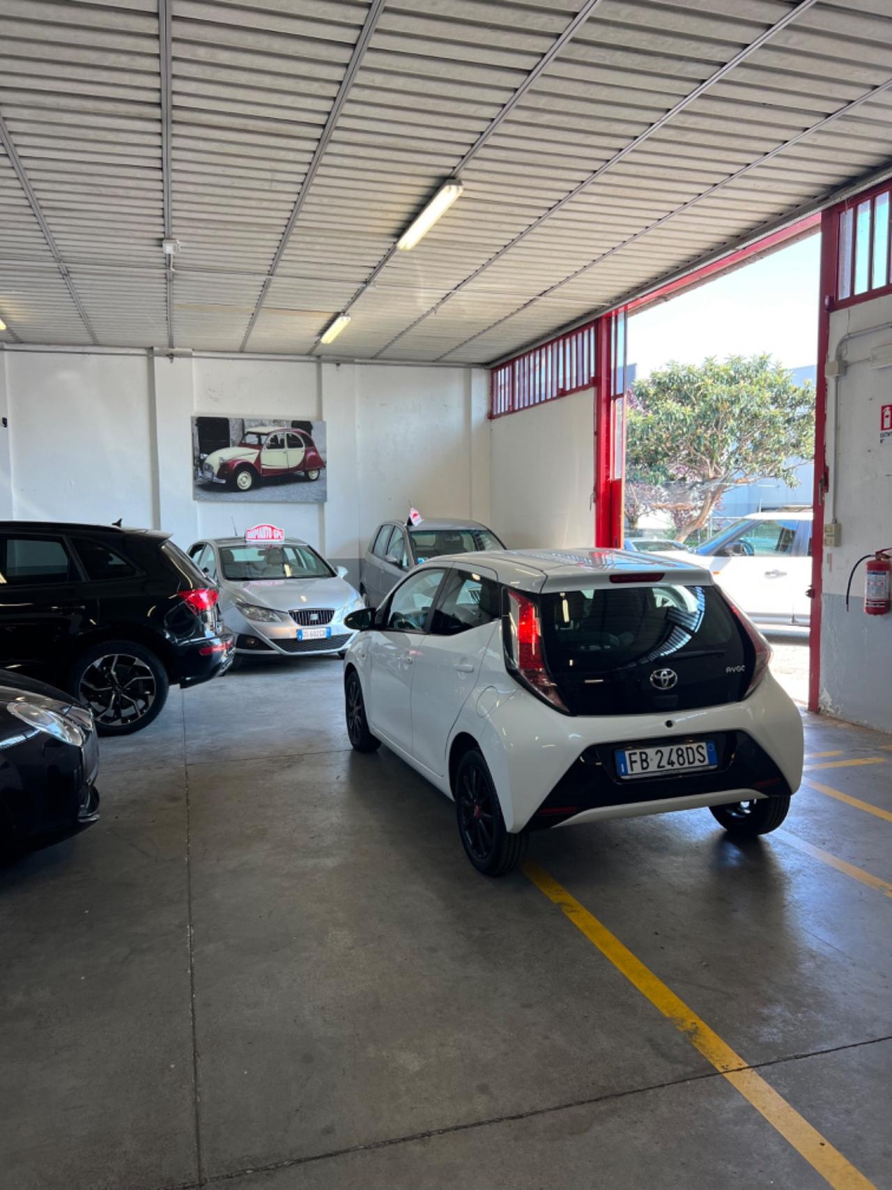 Toyota Aygo 1.0 VVT-i 69 CV 5 porte x-cite MMT