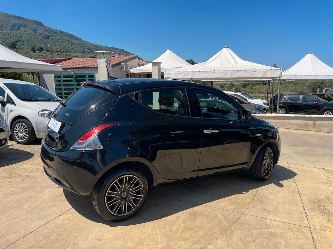 Lancia Ypsilon 1.0 FireFly S&S Hybrid Gold